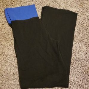 Black and blue waist band yoga patns